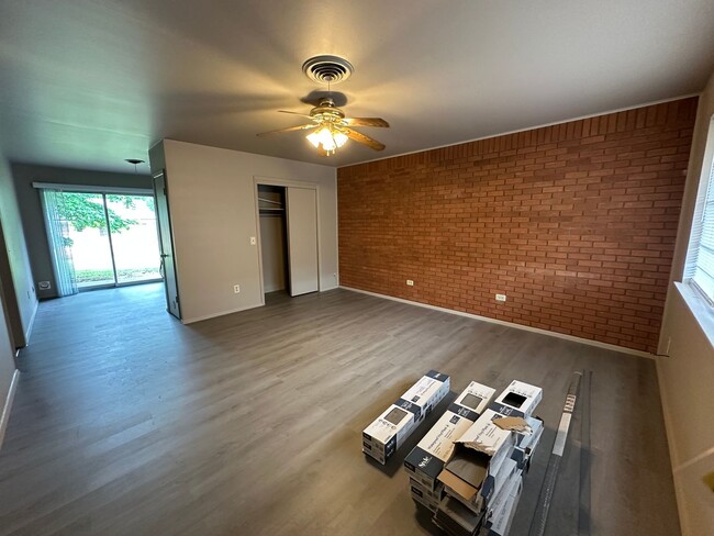 Building Photo - 308 N Inglewood Ave