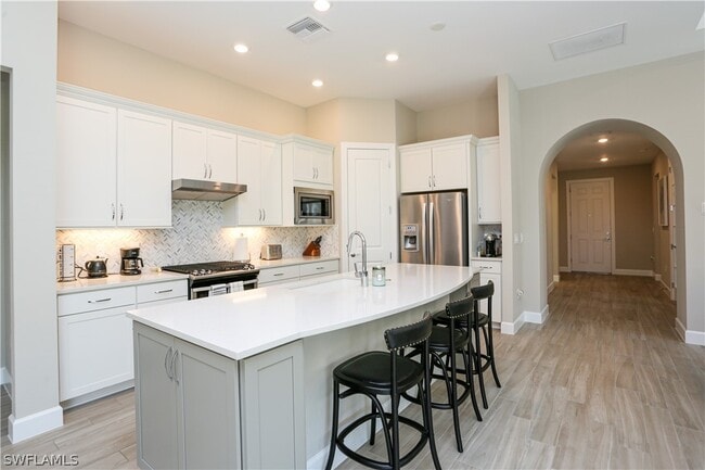 Building Photo - 9716 Everglades Dr