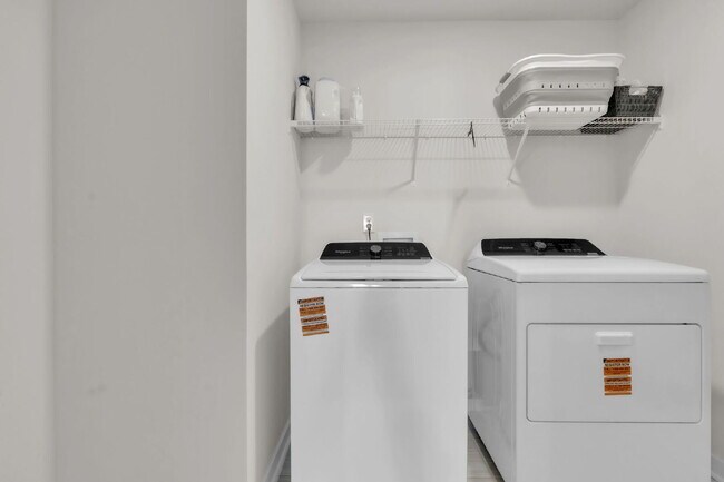 Building Photo - Elegant 5BR/4BA Home Minutes from the Swam...