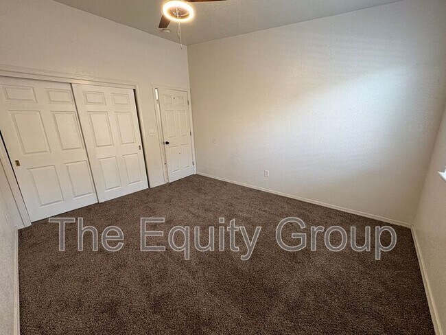 Building Photo - 1040 N Sumter Ct