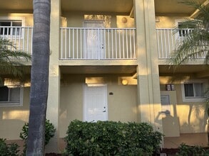 Building Photo - 8304 Key Royal Cir