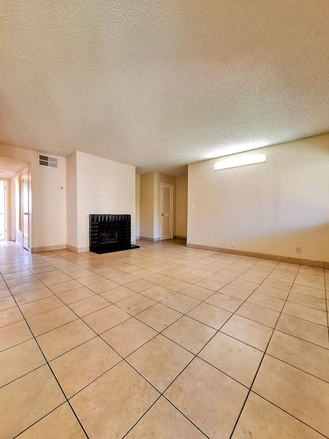 Building Photo - Beautifully Remodeled Second Floor Condo A...