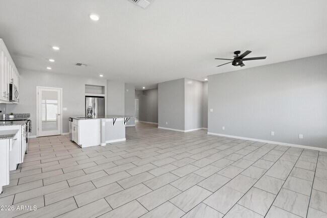 Building Photo - 1692 W Aztec Dr