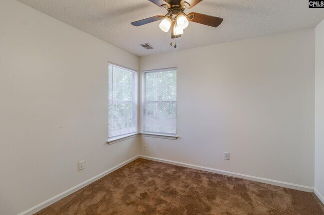 Building Photo - 19 Caddis Creek Ct