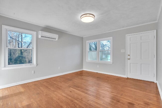 Building Photo - AMAZING LEASE SPECIAL!!!!...Freshly Updated 2BR / 1BA Single-Level Duplex $1175/mo rent***