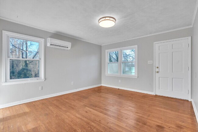 Building Photo - Freshly Updated 2BR / 1BA Single-Level Duplex $1125/mo rent