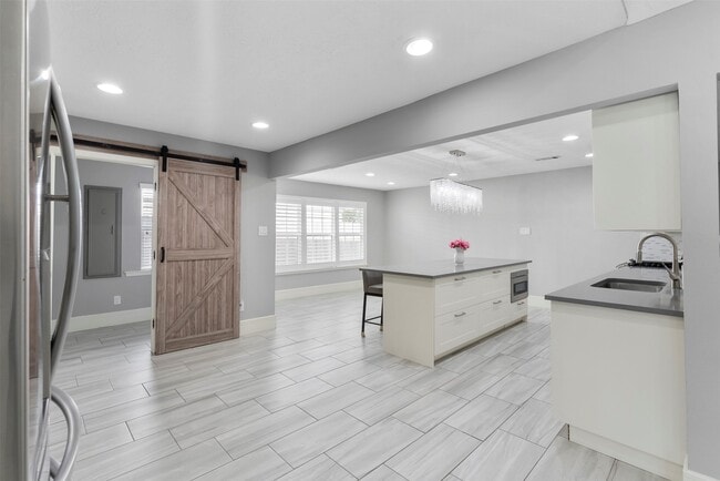 Building Photo - 7727 Barberton Dr