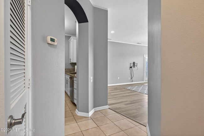 Building Photo - 10550 Baymeadows Rd