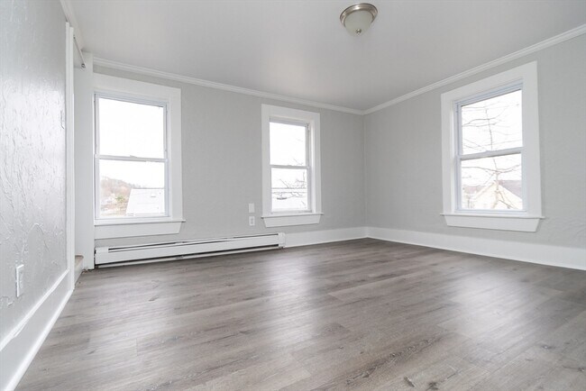 Building Photo - 7 Central St