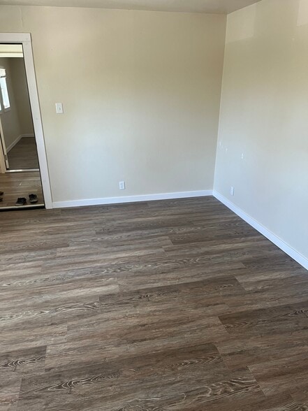 Building Photo - 325 Sunnyside St