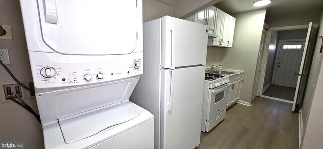 Building Photo - 3207 11th Pl SE