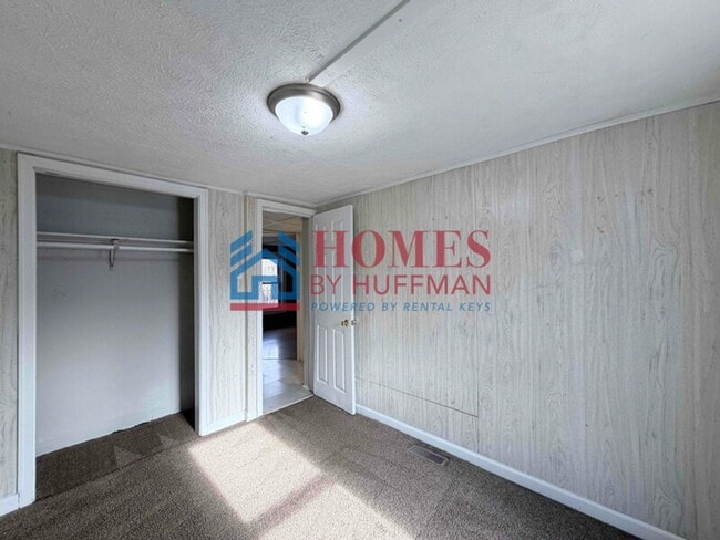 Building Photo - Two Bedroom House | Move In Ready