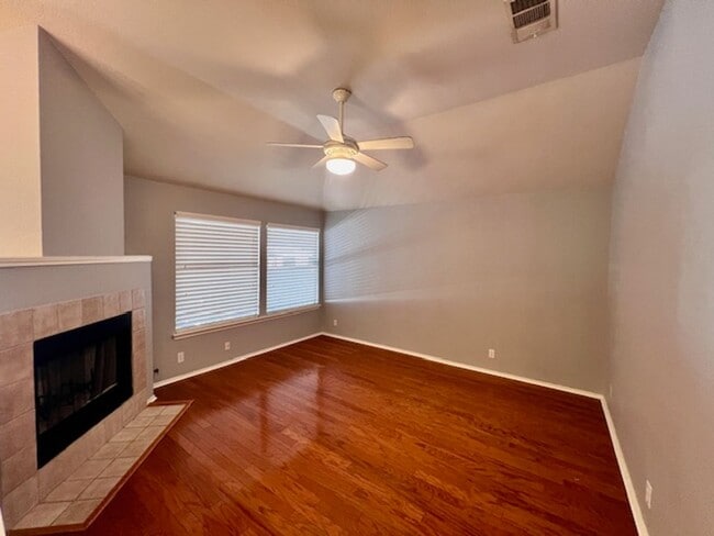 Building Photo - Steeds Crossing / One Story / 3 bedrooms, 2 bath, 2 living / Pflugerville ISD