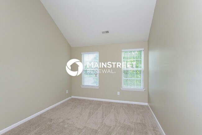 Building Photo - 3 Bedroom Pet-Friendly Home in Charlotte, NC with Main Street Renewal