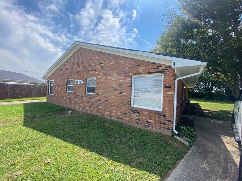 Building Photo - 1712 Todd Ct