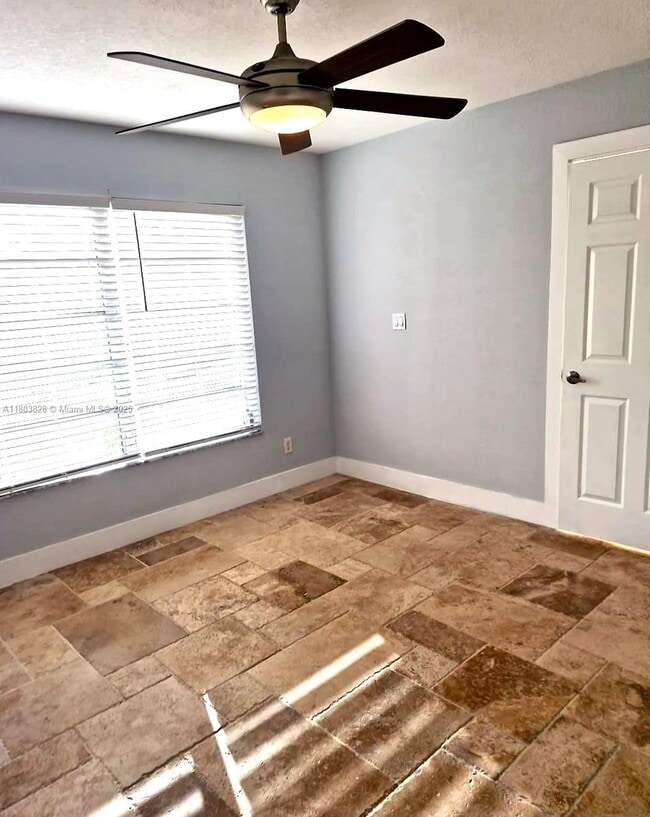 Building Photo - 4725 SW 109th Terrace