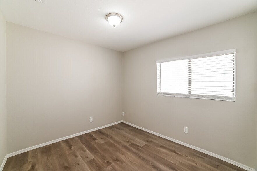Building Photo - 11817 W Corrine Dr