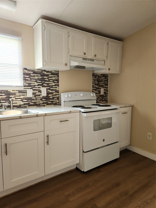 Building Photo - 19139 Groveway Dr