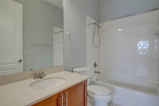 Building Photo - 406 SW 14th Ave