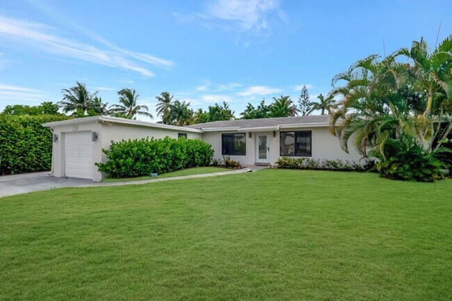 Building Photo - 3550 NE 4th Ave