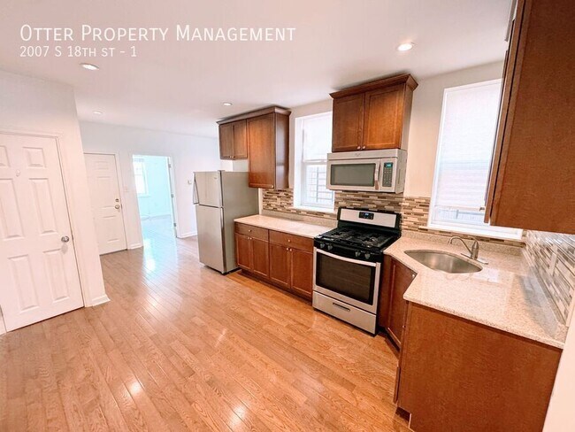 Building Photo - 2007 S 18th St