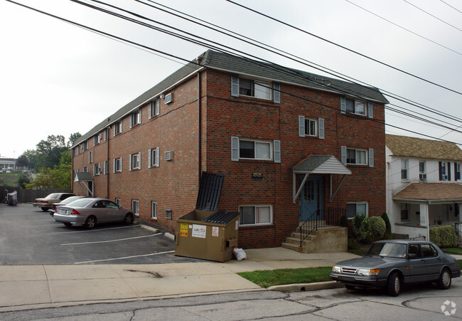 Building Photo - Maple Court Apartments