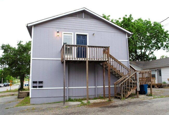 Building Photo - 428 SE G St