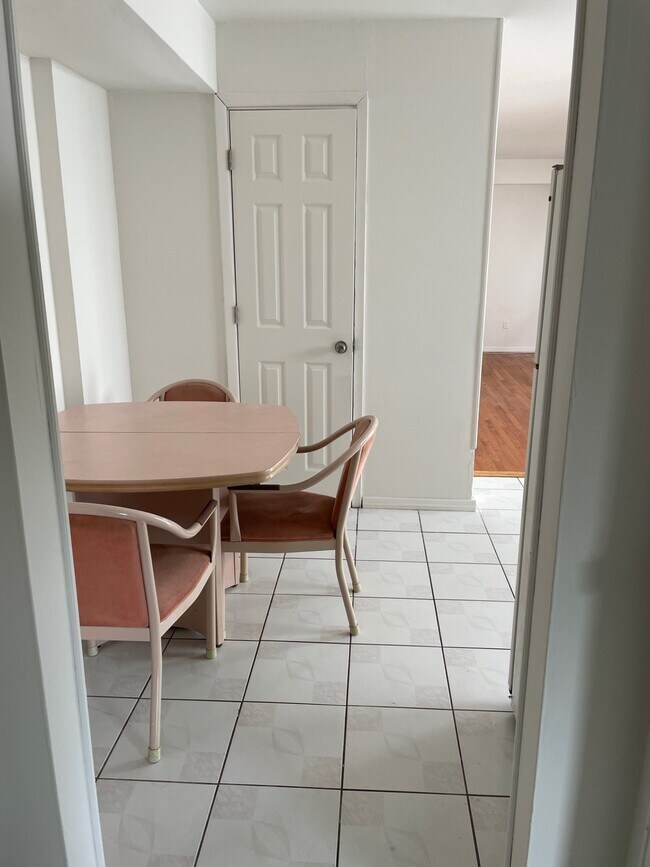 Building Photo - 346 Klondike Ave