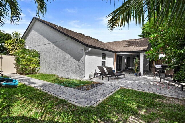 Building Photo - 1560 Yachtman Pl