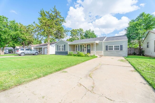 Building Photo - Pre-Leasing for July 2025!