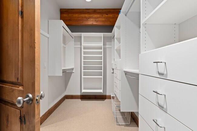 Building Photo - Beautiful 4 bedroom 3.5 bath alongside the Wasatch Mountains!