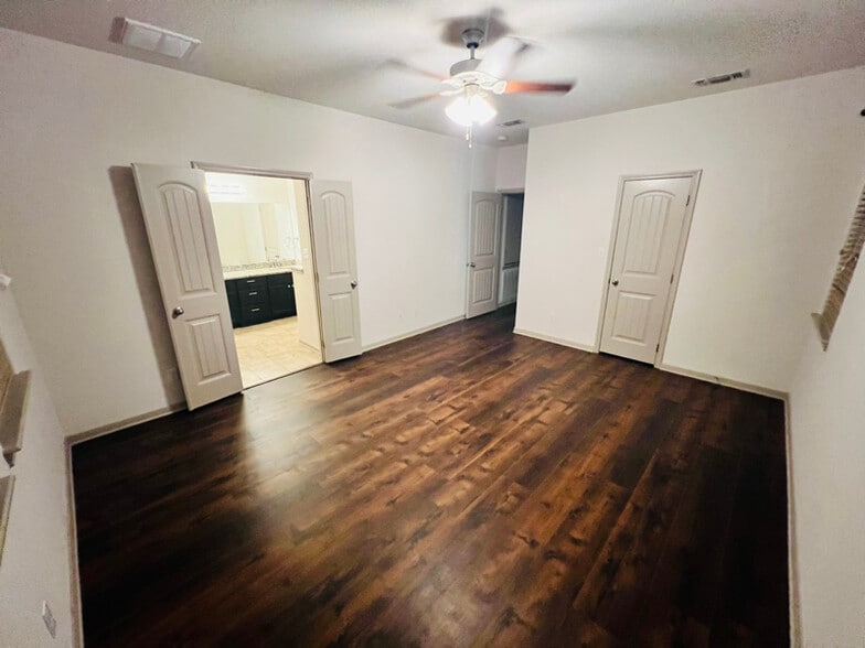 Building Photo - 206 Cobble Stone Ct