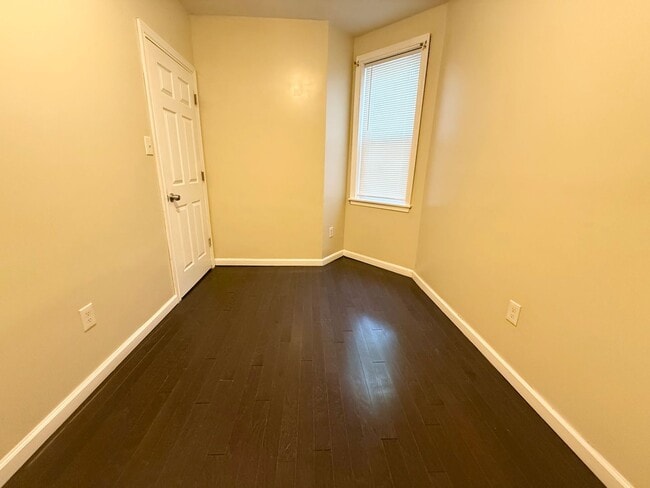 Building Photo - Gorgeous 3-Bedroom Townhome in Elmwood Park! Available NOW!