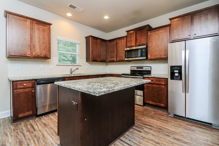 Building Photo - 279 Faron Dr