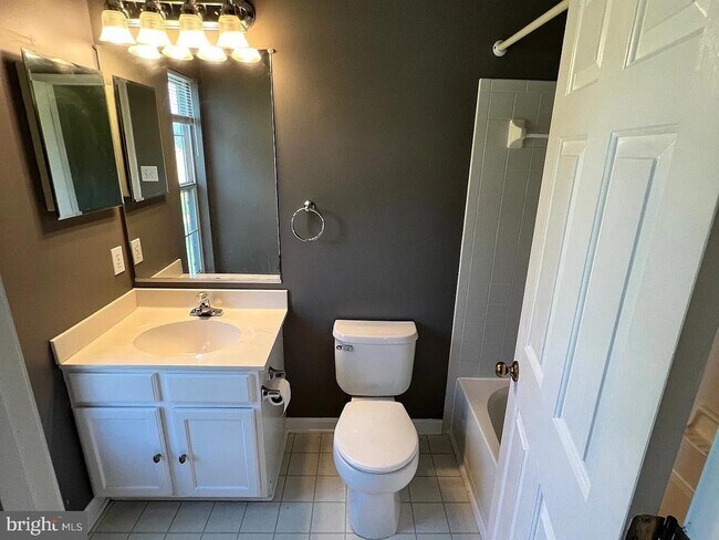 Building Photo - 439 Amelanchier Ct