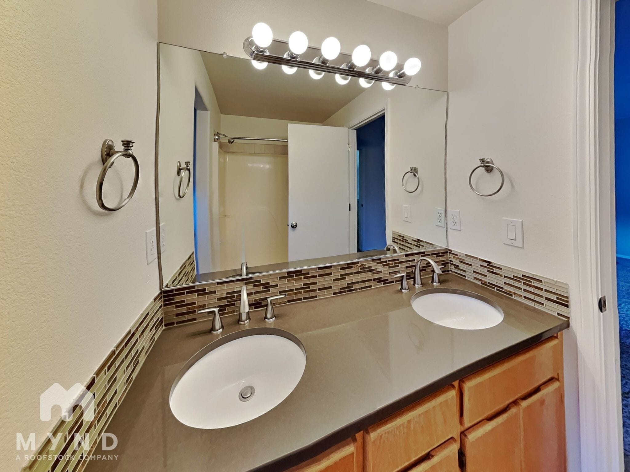 Building Photo - 20654 SW Sun Drop Pl