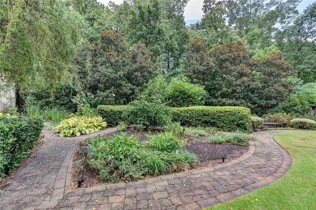 Building Photo - 2611 Briers N Dr