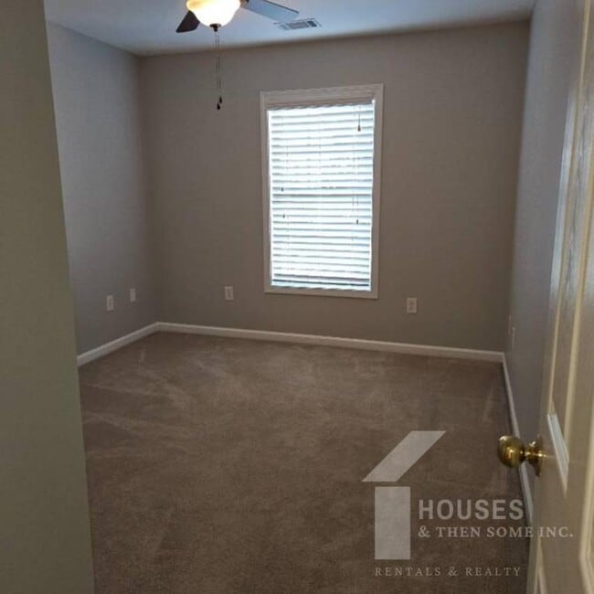 Building Photo - 203 Chardon Pl