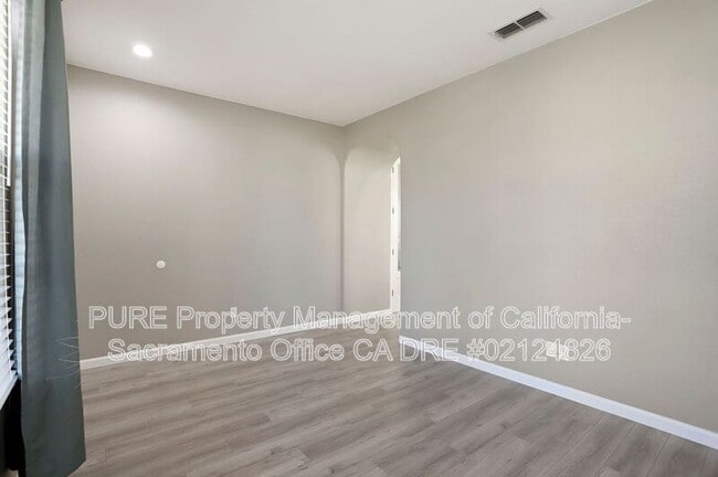 Building Photo - 1518 Sandmark Dr