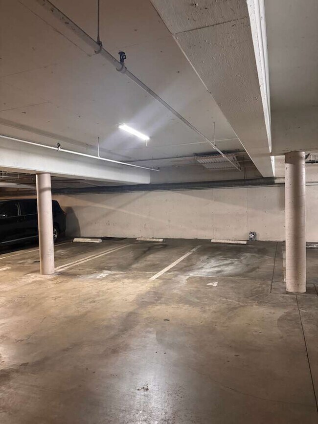 Building Photo - 5651 Sumner Way