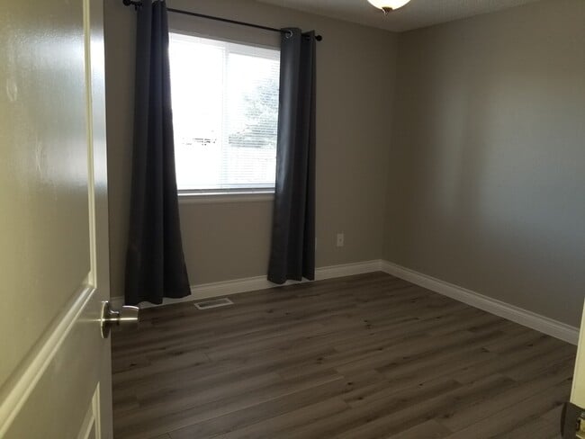 Building Photo - 2058 Sumac St