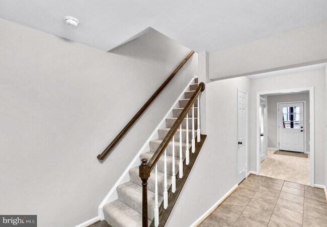 Building Photo - 106 W Locust St