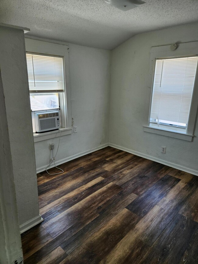 Building Photo - 419 S J St