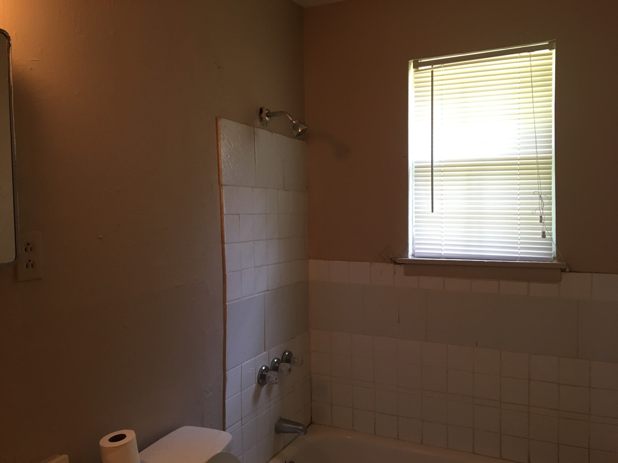 Building Photo - 2563 Peres Ave