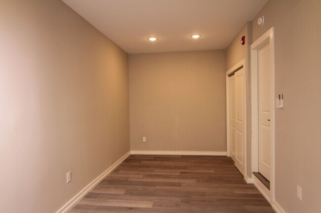 Building Photo - 3945 Baring St