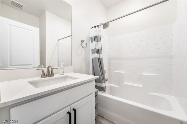 Building Photo - 670 Tranquil Bay Ct