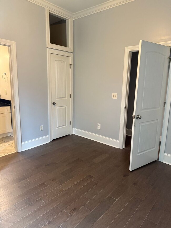 Building Photo - Beautiful 3 Bedroom
