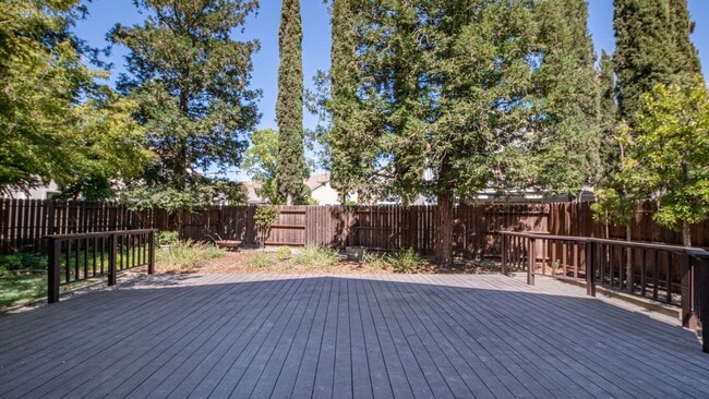 Building Photo - 4 BR/3BA Home in Laurel Creek with Park-Like Backyard!