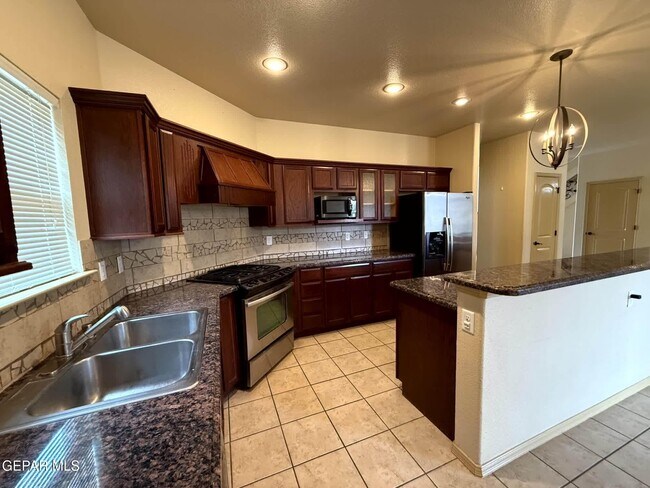 Building Photo - 11533 Merejildo Madrid St