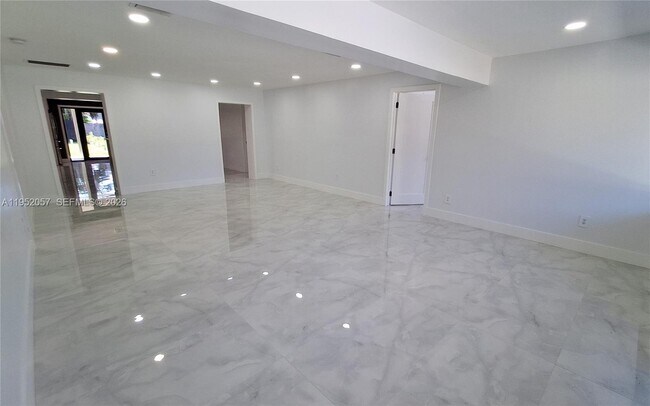 Building Photo - 216 Shadow Way